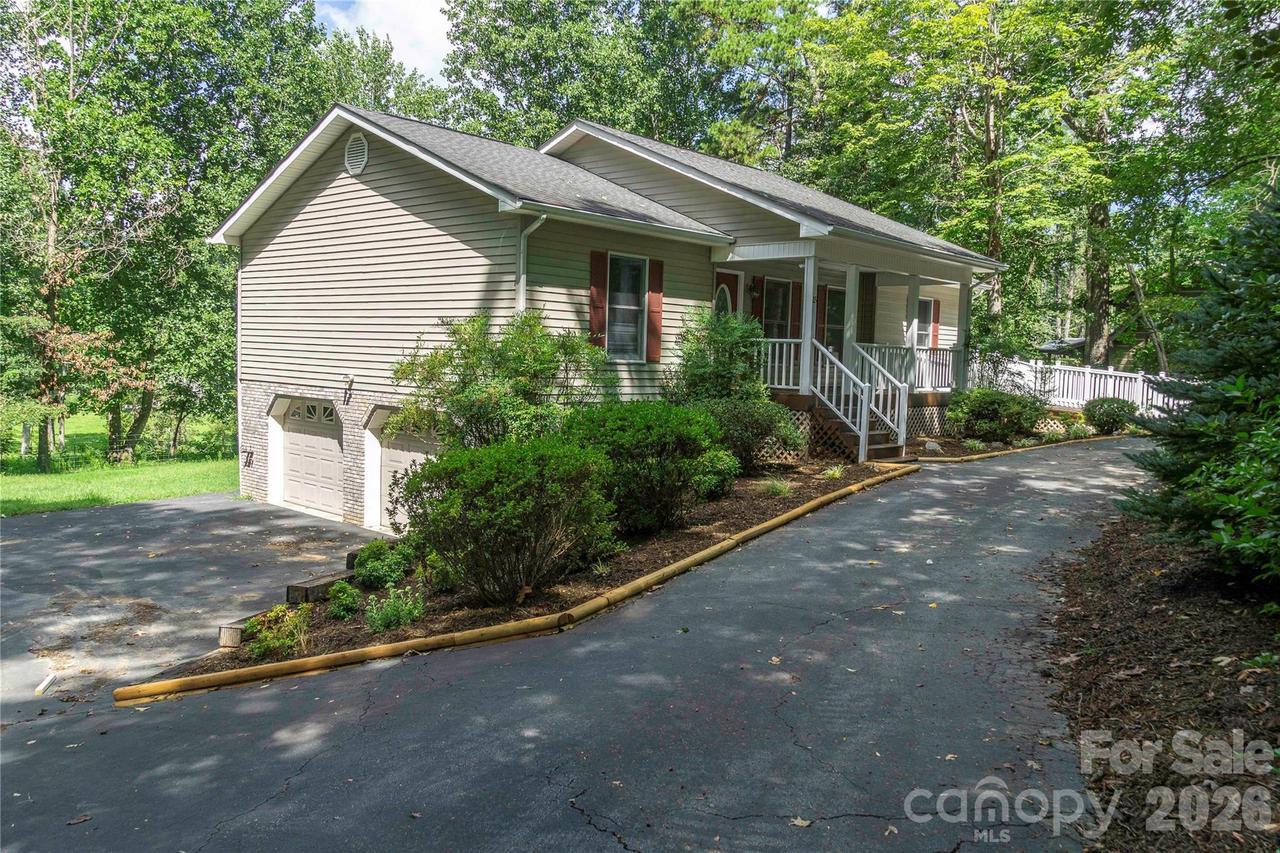 15 Pete Luther Rd., Candler, NC 28715