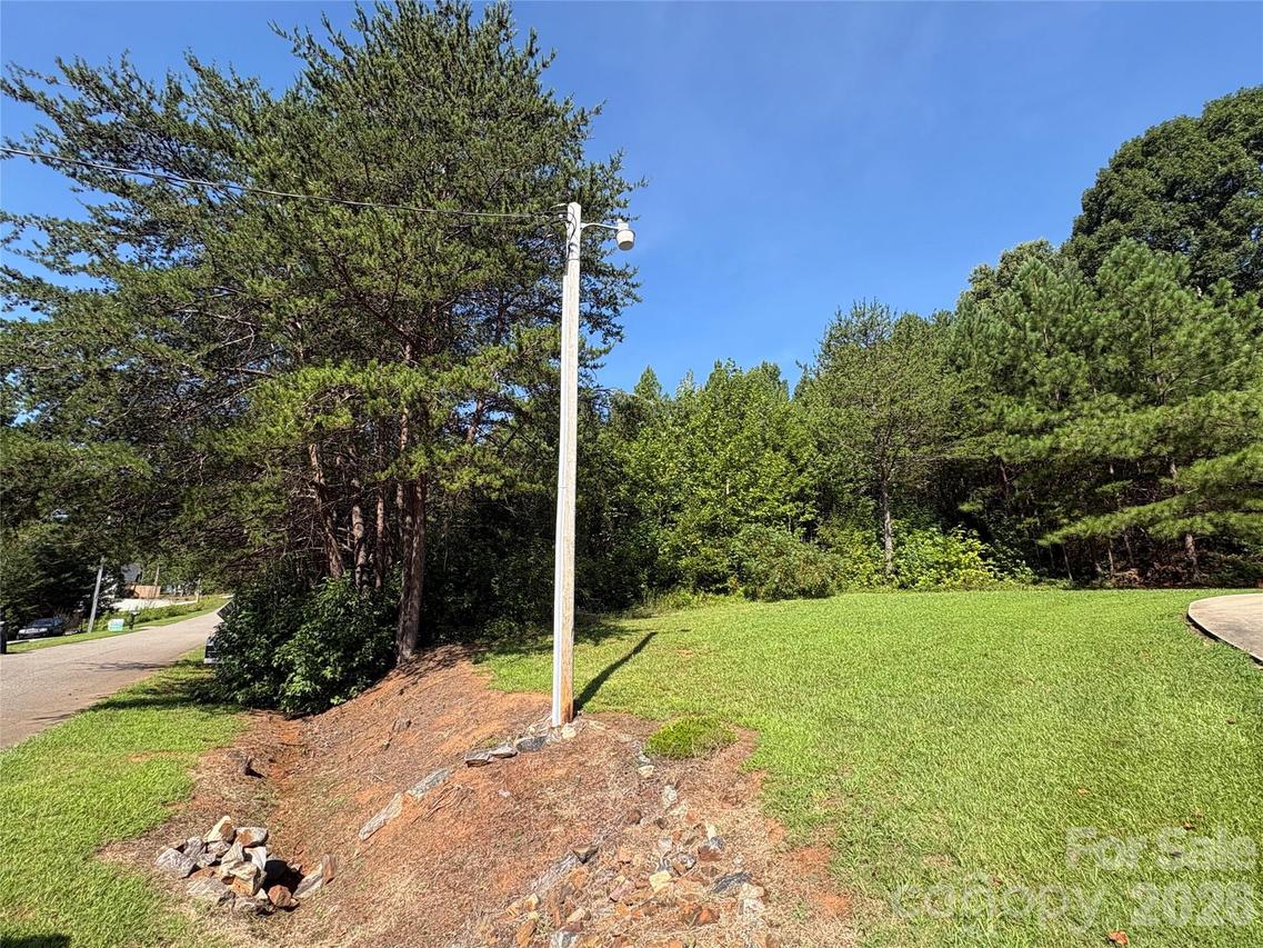127 S Yadkin River Rd., Statesville, NC 28625