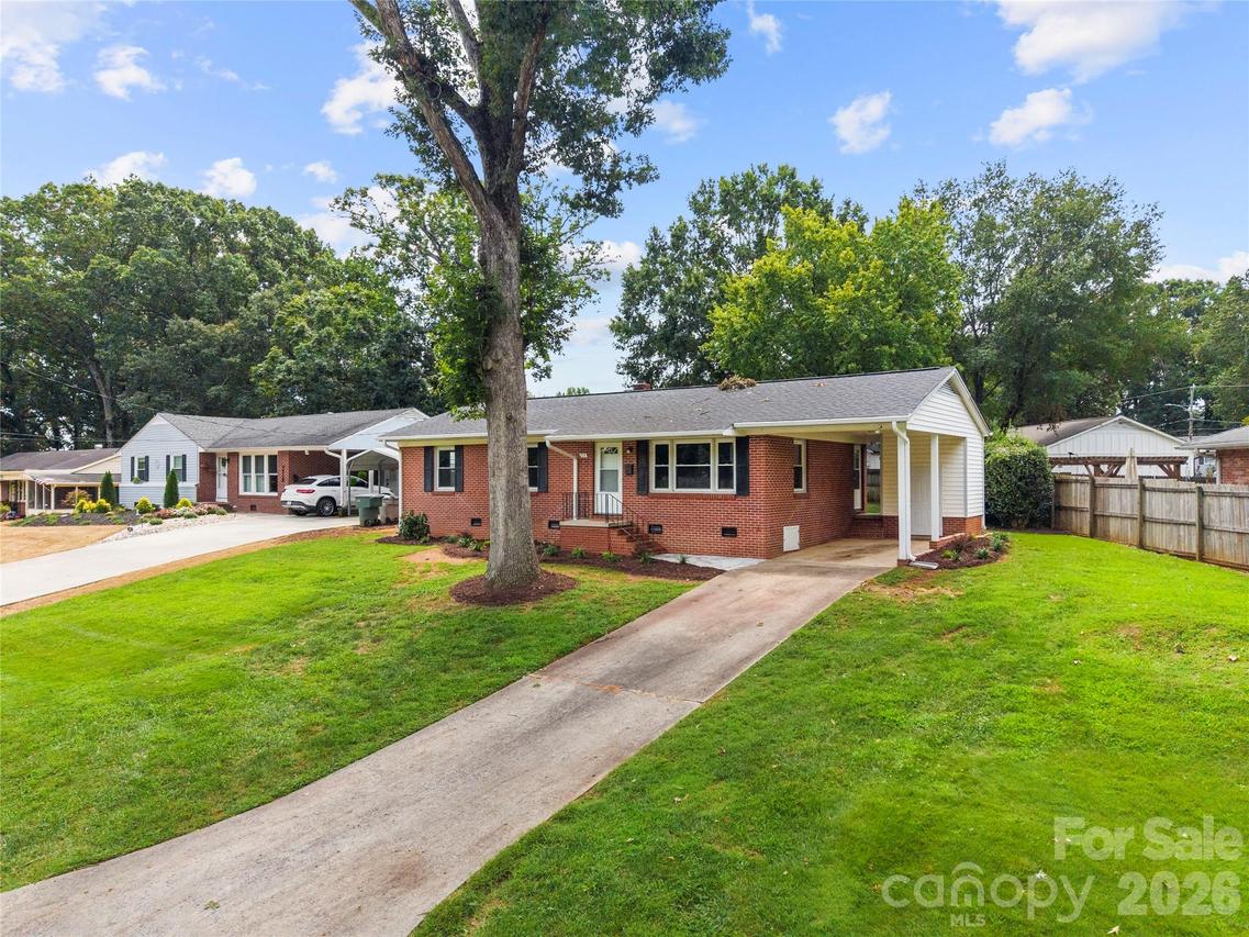 713 Crestwood Ave., Gastonia, NC 28054