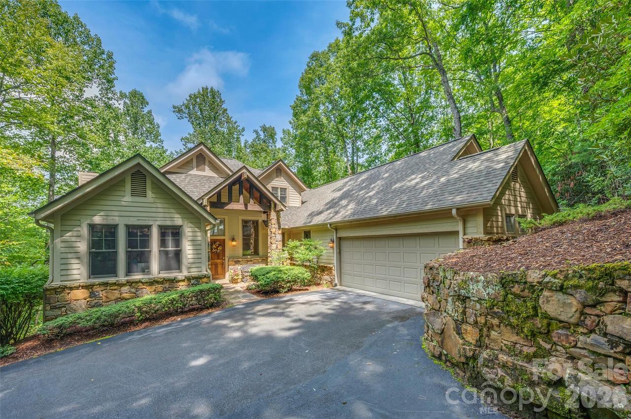 75 Old Hickory Tr., Hendersonville, NC 28739