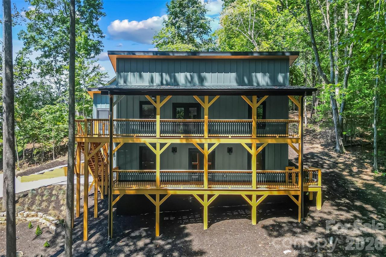 276 Coopers Dr., Hendersonville, NC 28739