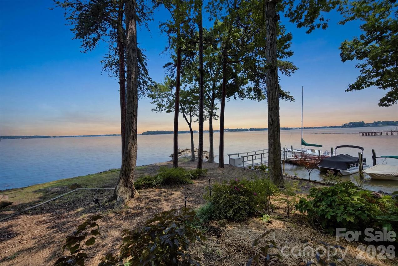 8247 Luckey Point Rd., Denver, NC 28037