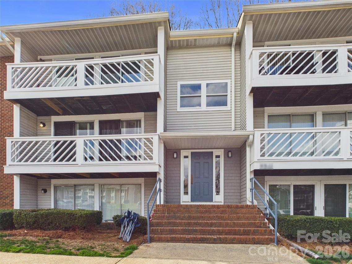 9511 Shannon Green Dr. #APT E, Charlotte, NC 28213