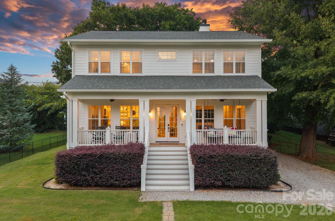 135 Surfside Ln., Mooresville, NC 28117