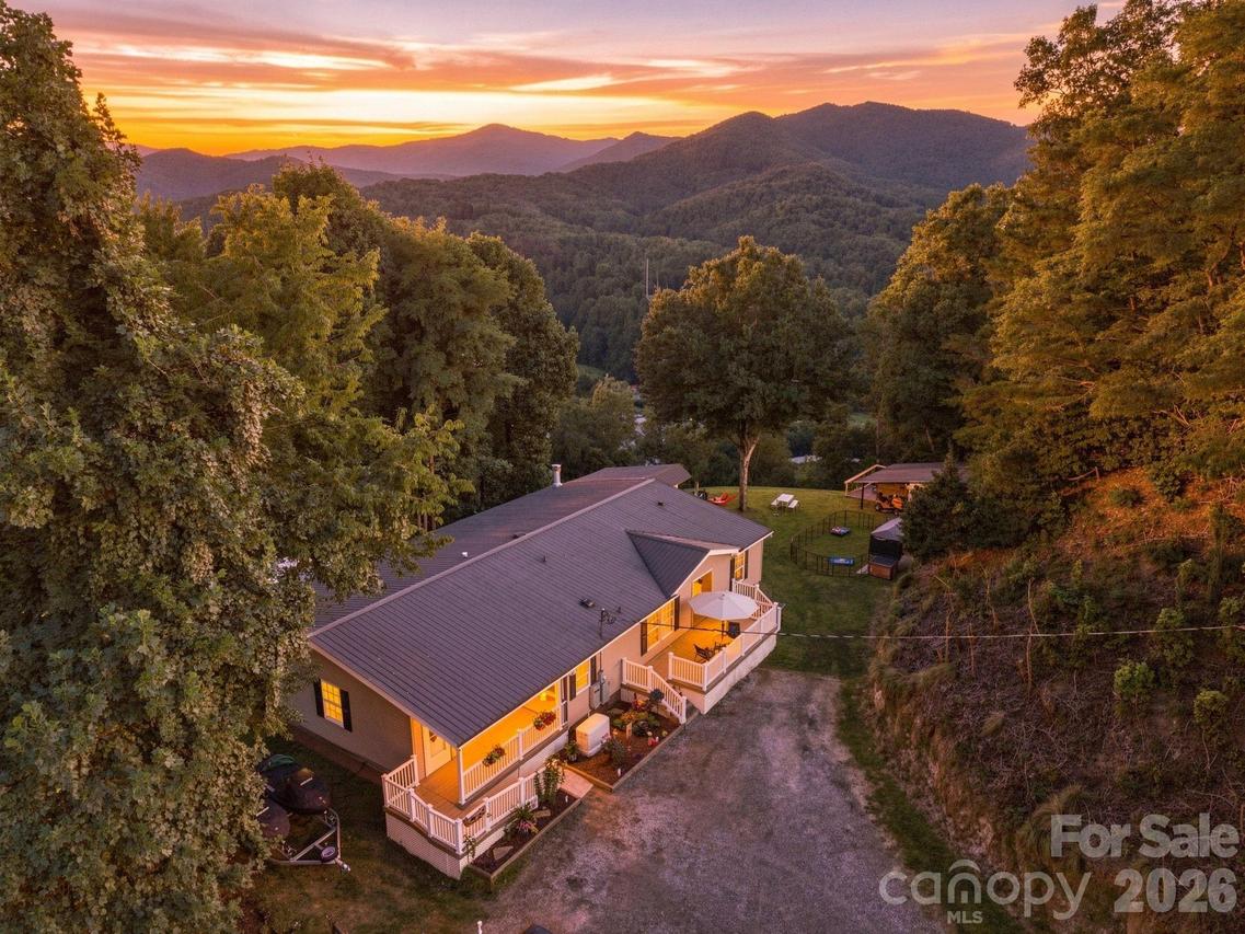 4 Sunset Farms Rd., Whittier, NC 28789