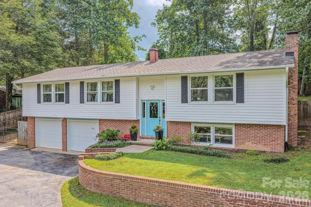 38 Ferenvilla Dr., Hendersonville, NC 28791