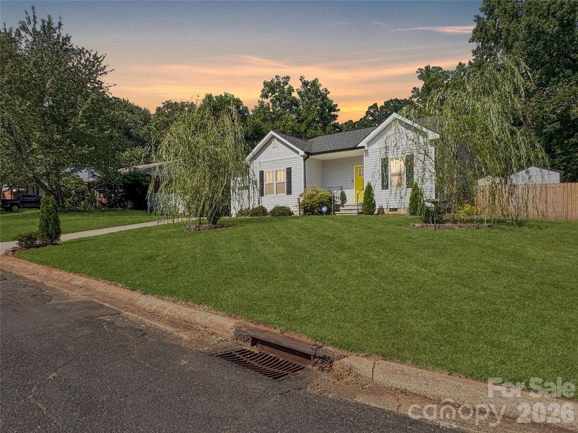 404 Skipwith Pl., Charlotte, NC 28217