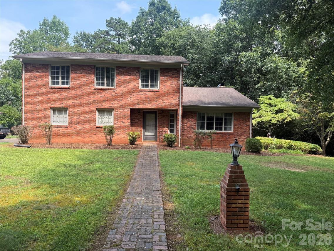 2015 39th Ave., Hickory, NC 28601