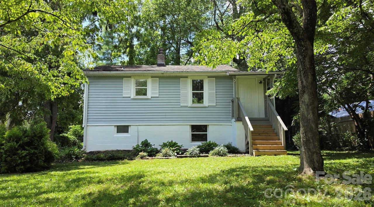 827 Forest St., Hendersonville, NC 28739