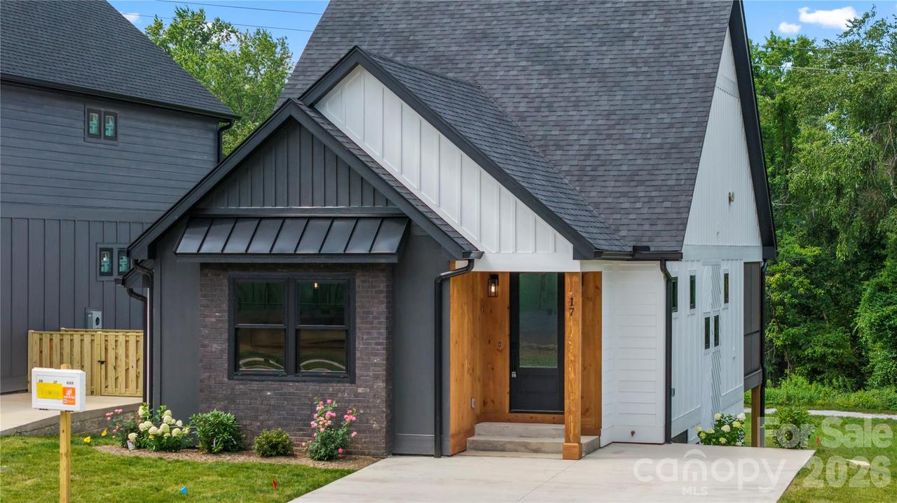 17 N Martha Kate Dr., Hendersonville, NC 28792