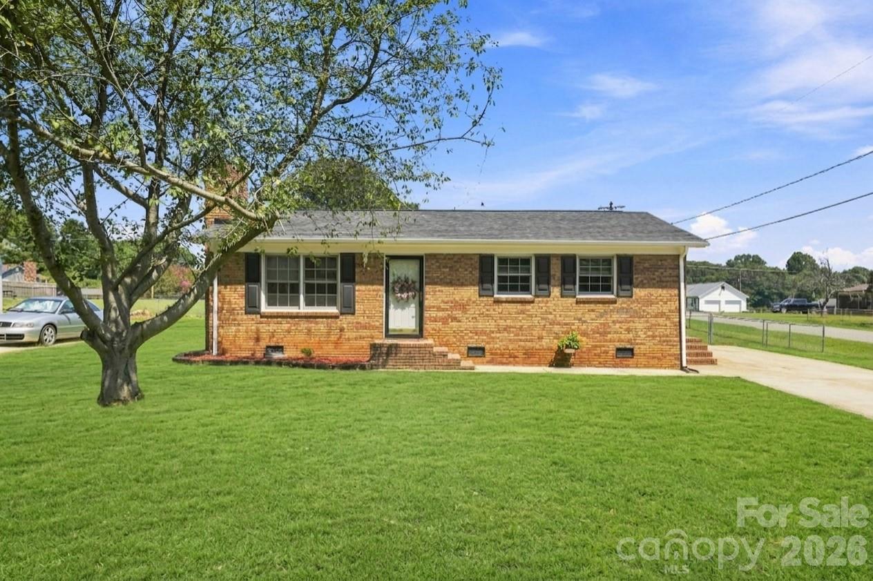411 E Tennessee Ave., Bessemer City, NC 28016