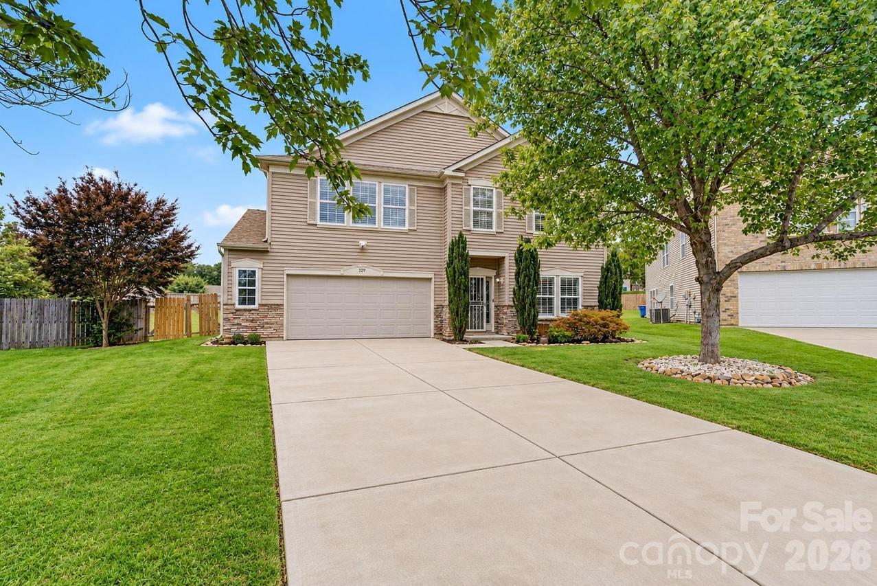 329 Farm Springs Dr., Mount Holly, NC 28120