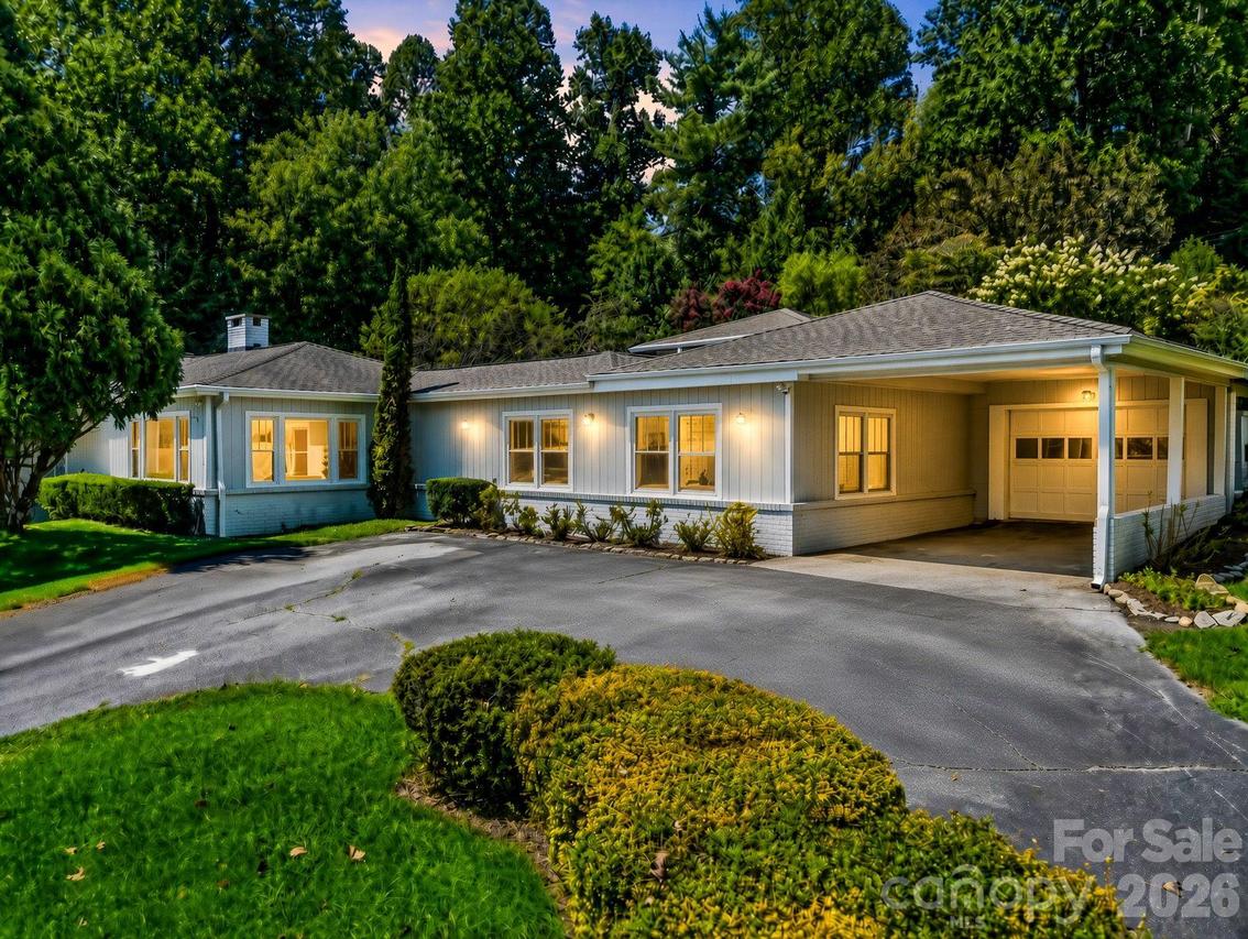 370 Orchard Cir., Laurel Park, NC 28739