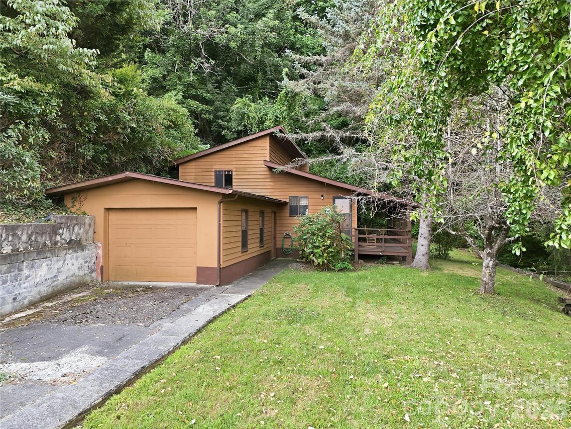 128 Wildcherry Hill Rd., Maggie Valley, NC 28751