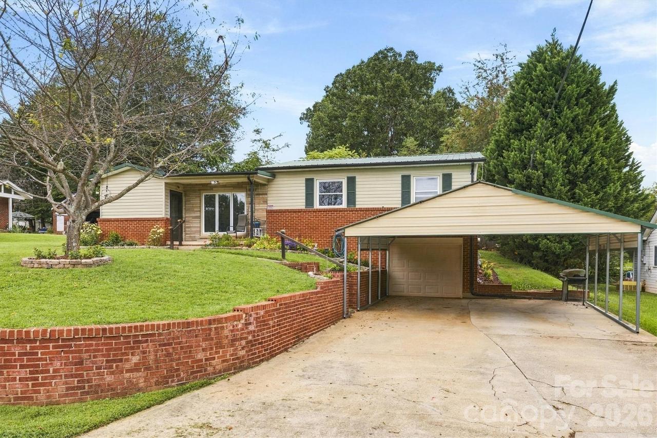 316 Hibriten Dr., Lenoir, NC 28645