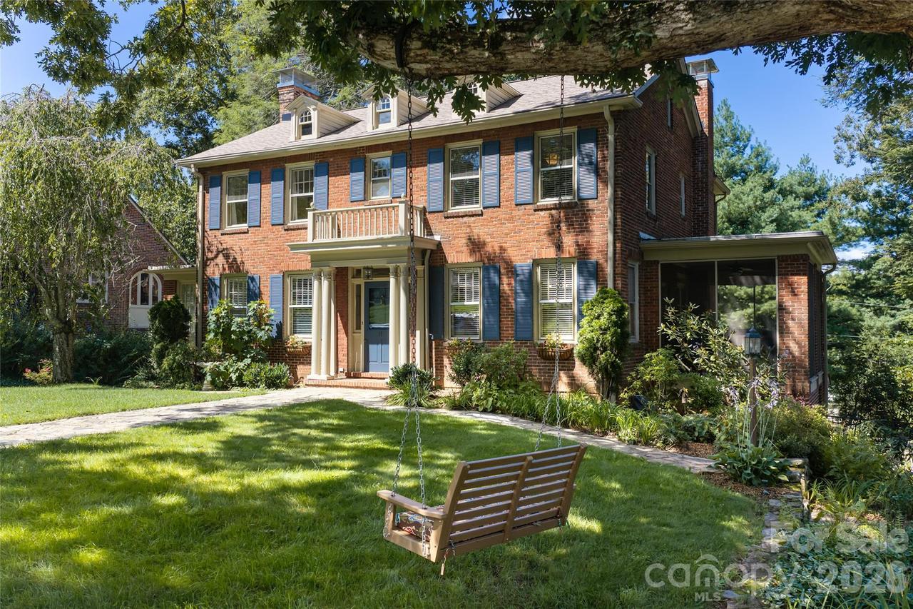 17 Lynwood Rd., Asheville, NC 28804