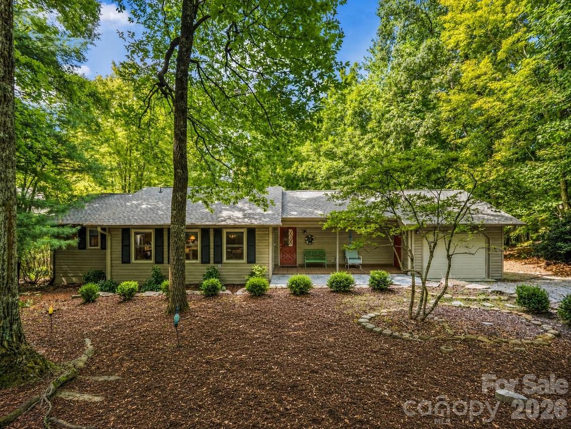93 Guledisgonihi Ct., Brevard, NC 28712