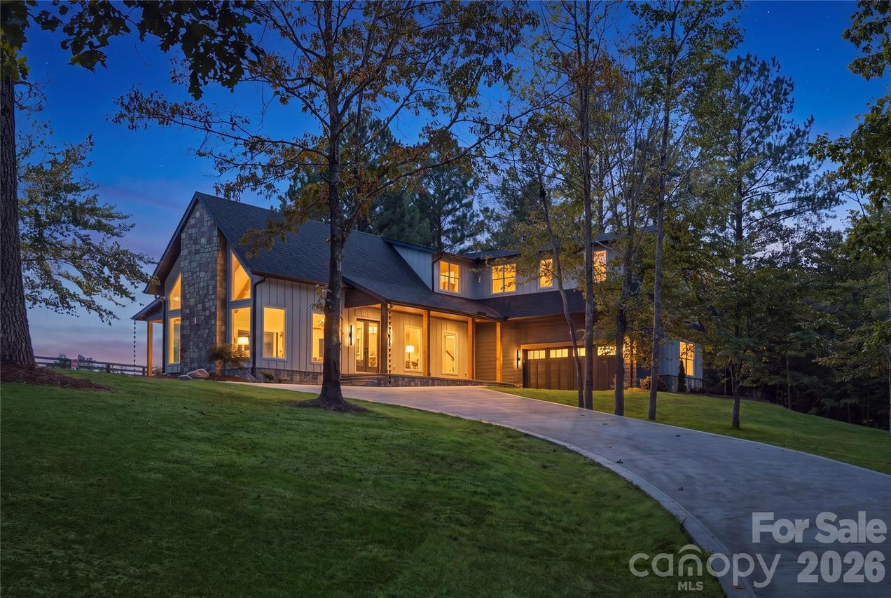 2303 Paddock Cir., Morganton, NC 28655