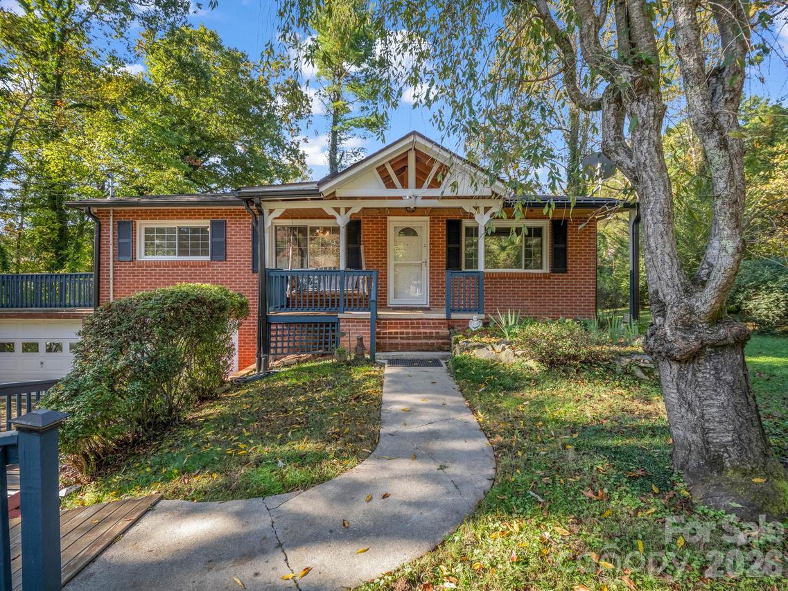 88 Lake Rugby Dr., Hendersonville, NC 28791
