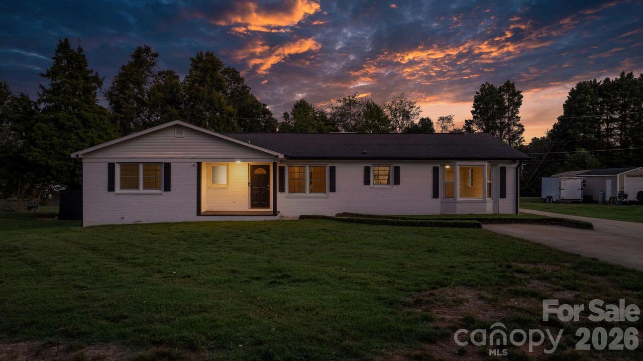 5795 Valley Field Rd., Hickory, NC 28602