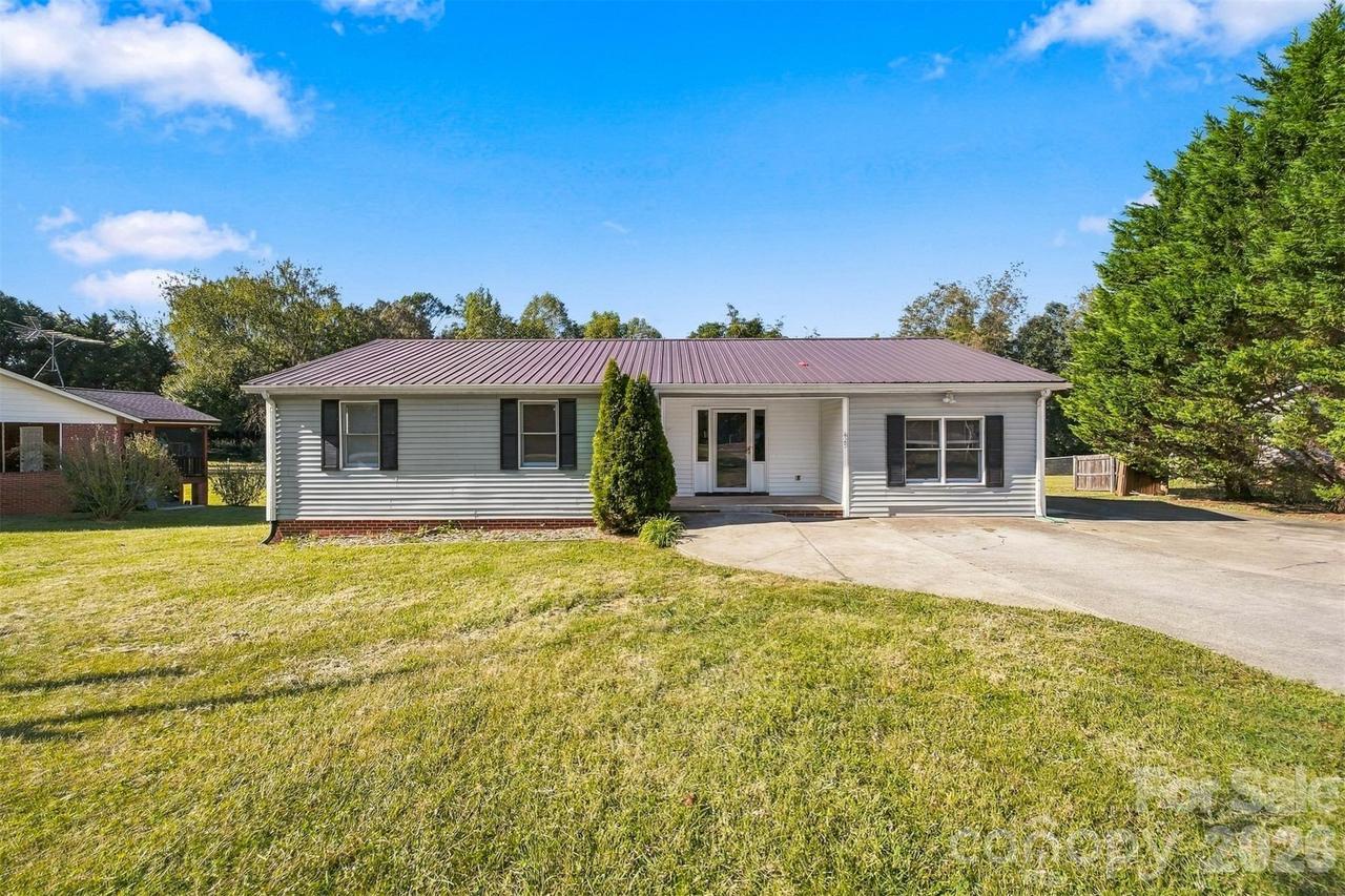 425 Heritage Farm Rd., Hickory, NC 28601