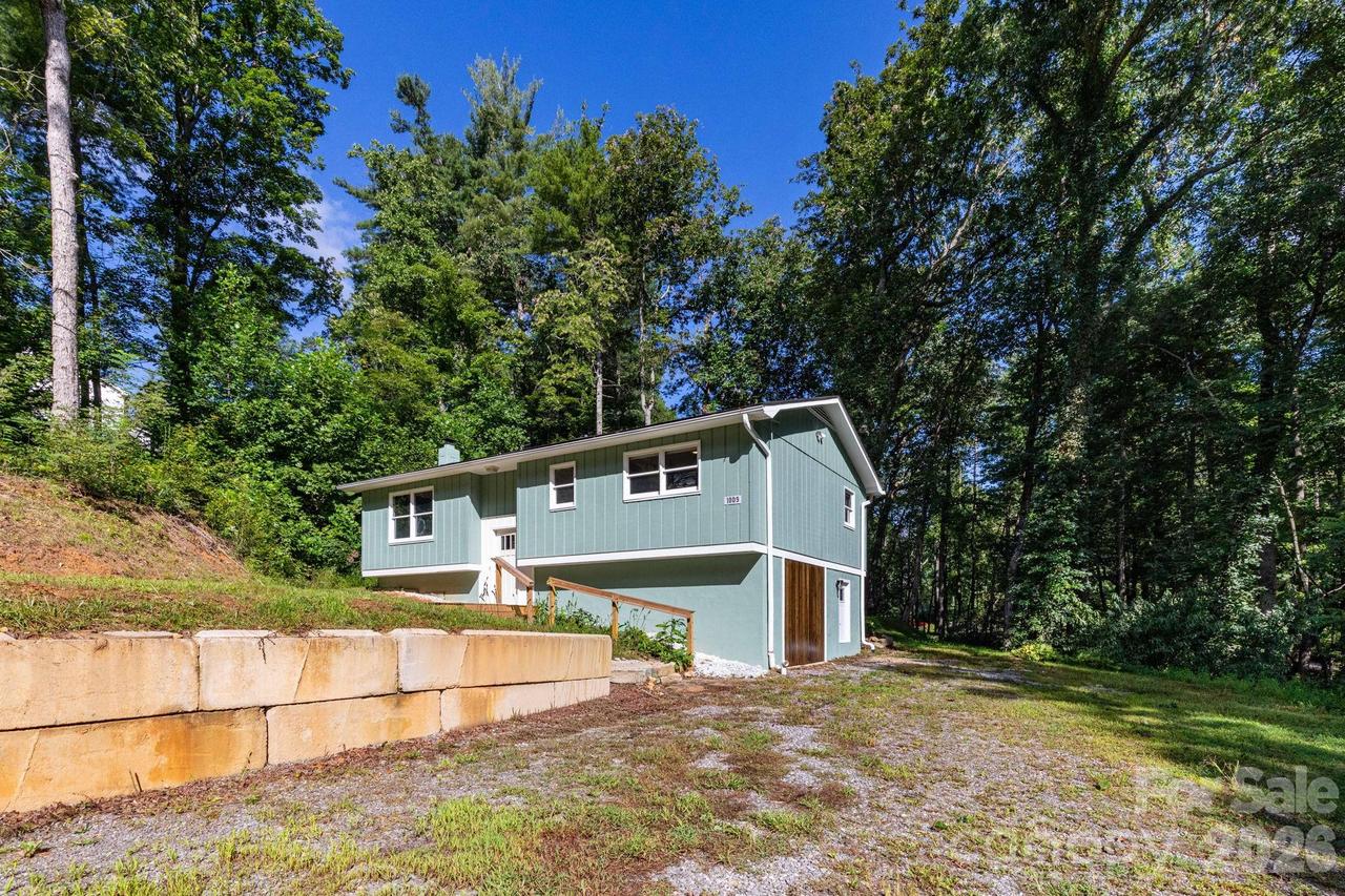 1009 Sharon Ridge Rd., Fairview, NC 28730