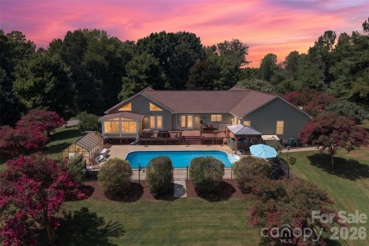 153 Folkstone Rd., Mooresville, NC 28117