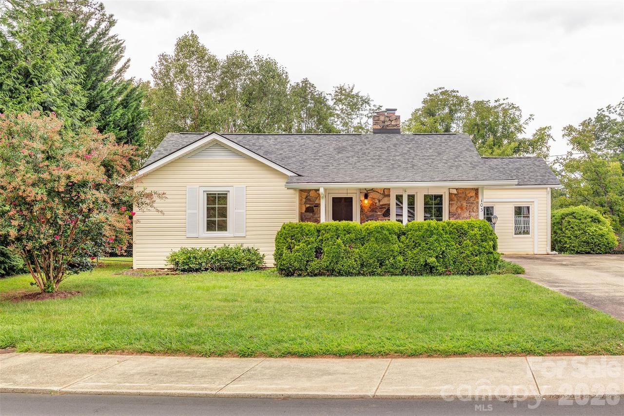 103 S Main St., Weaverville, NC 28787