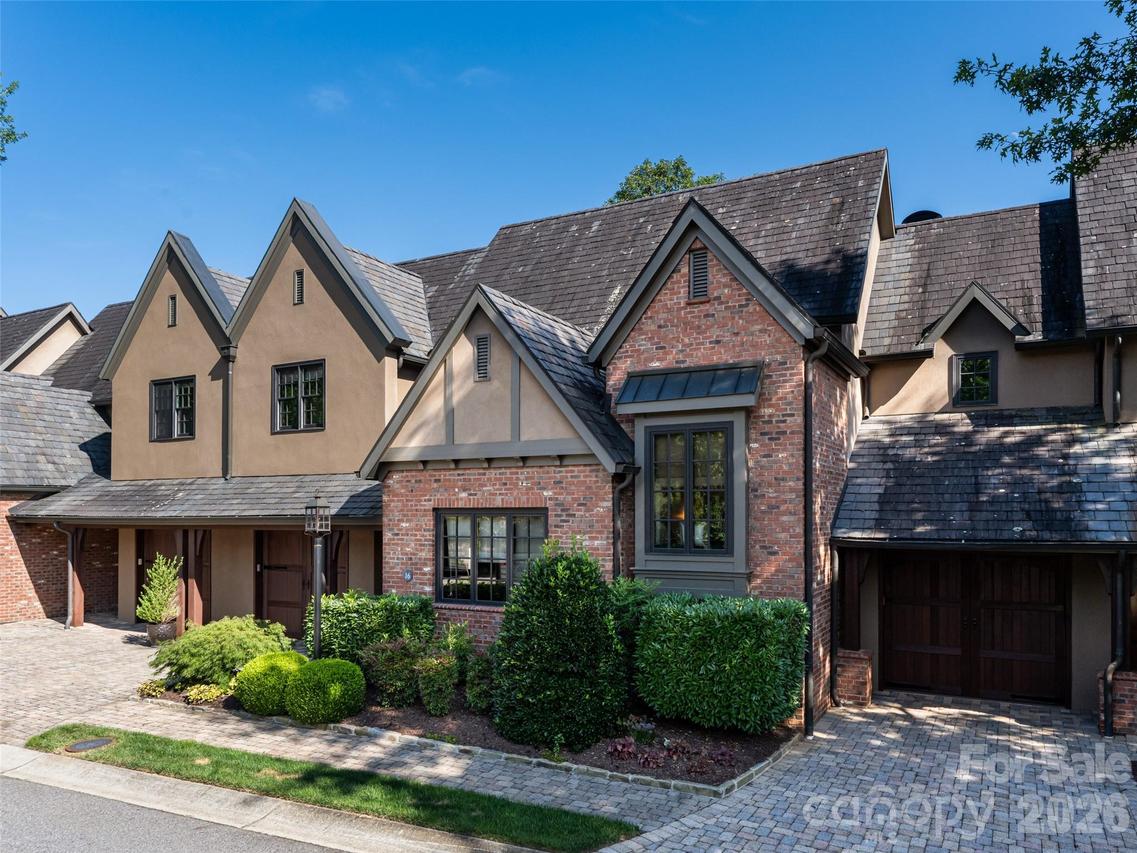 16 Village Oak Dr., Arden, NC 28704