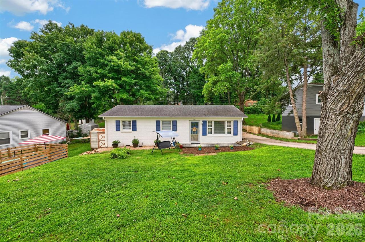 1063 14th Ave., Hickory, NC 28601