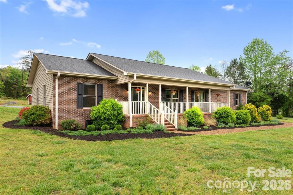 1091 Bill Collins Rd., Columbus, NC 28722