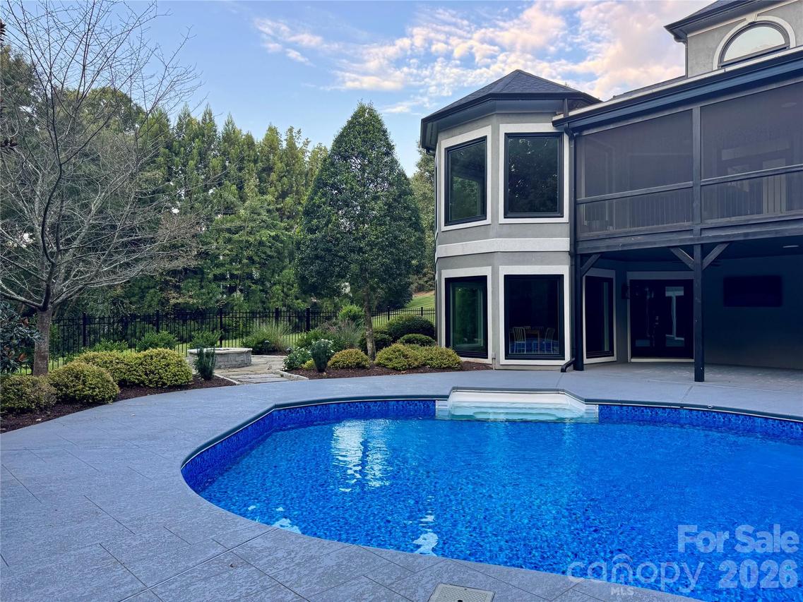 862 Kings Crossing Dr., Concord, NC 28027