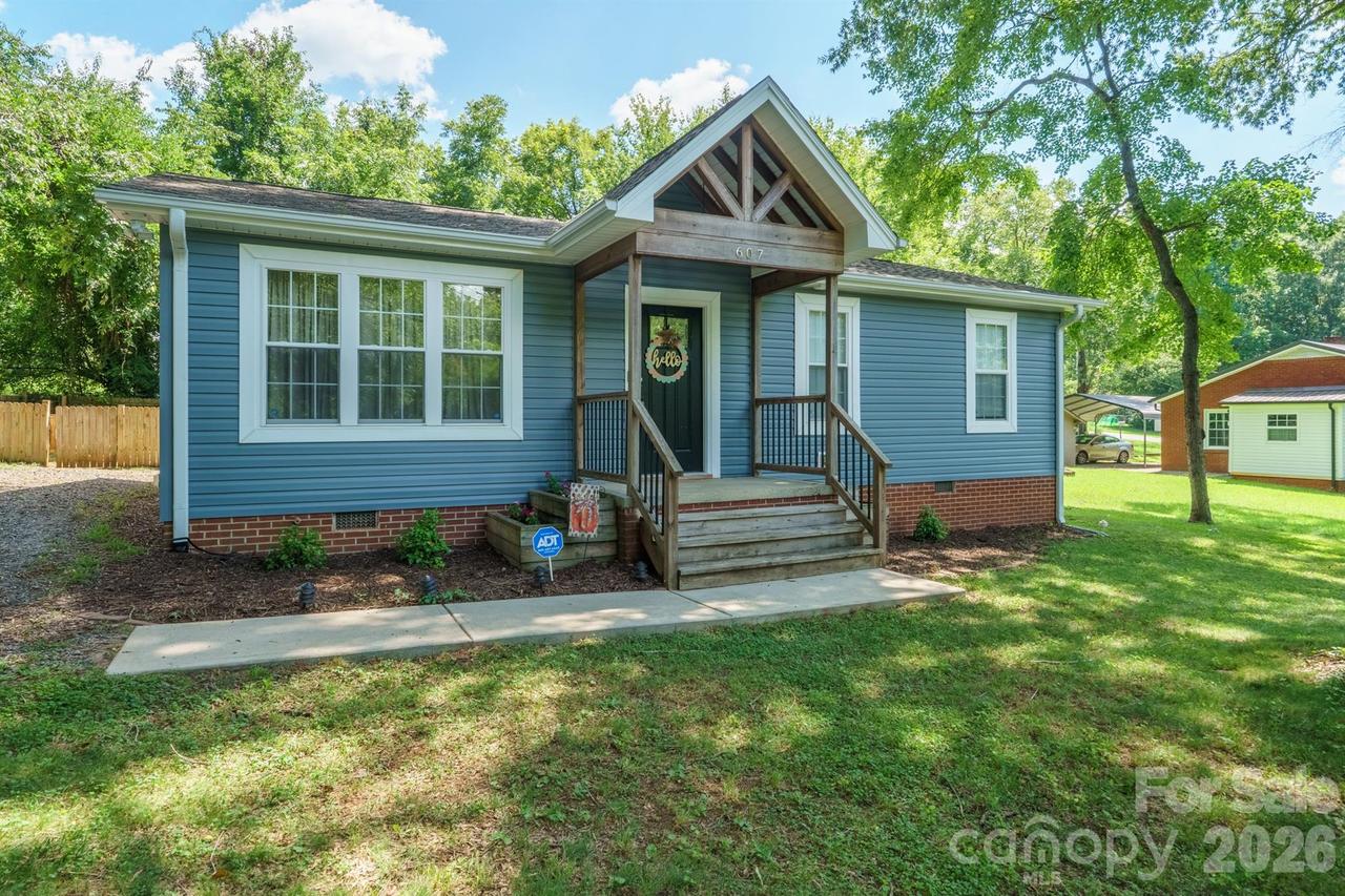 607 E 17th St., Newton, NC 28658