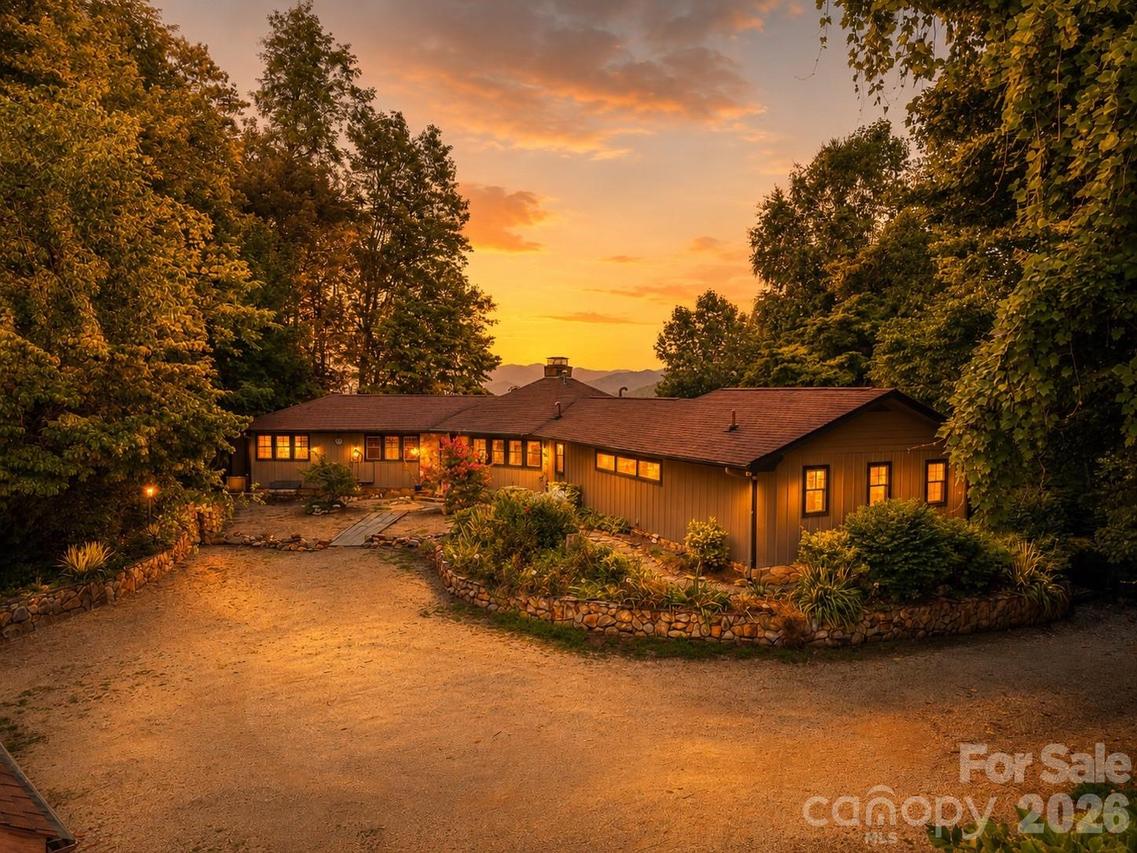 630 Smokey Vista Dr., Bryson City, NC 28713