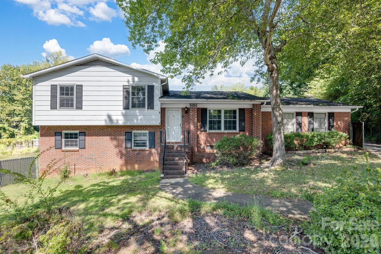 2116 Deepwood Ct., Gastonia, NC 28054