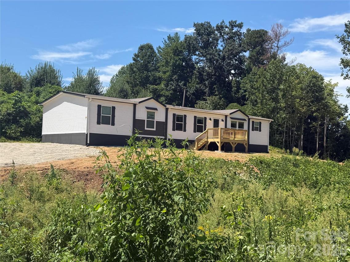 66 Neely Dr., Hendersonville, NC 28792