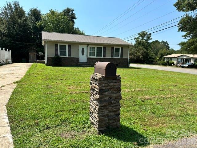 601 E Saunders Ave., Newton, NC 28658