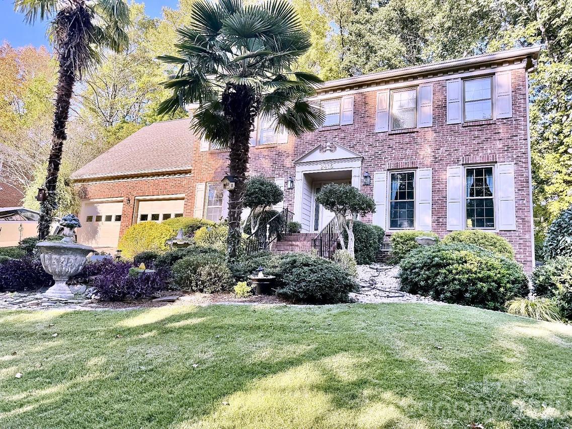 2415 Hopecrest Dr., Charlotte, NC 28210