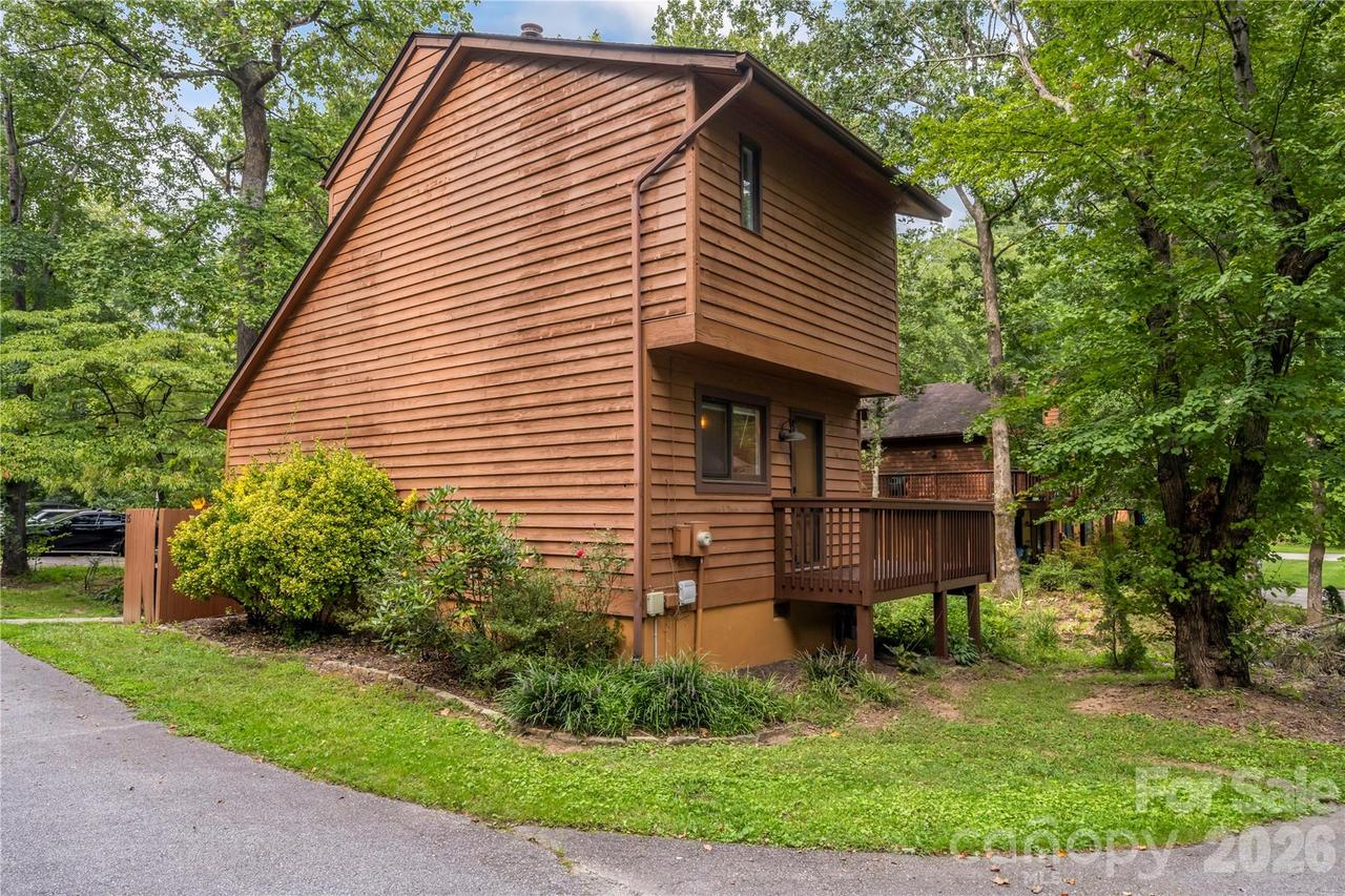 15 N Garden Ct., Fletcher, NC 28732