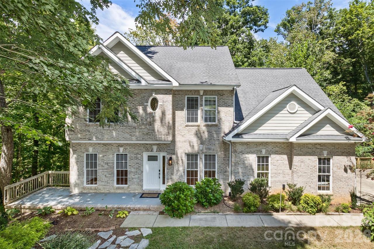 113 Ballantree Dr., Asheville, NC 28803