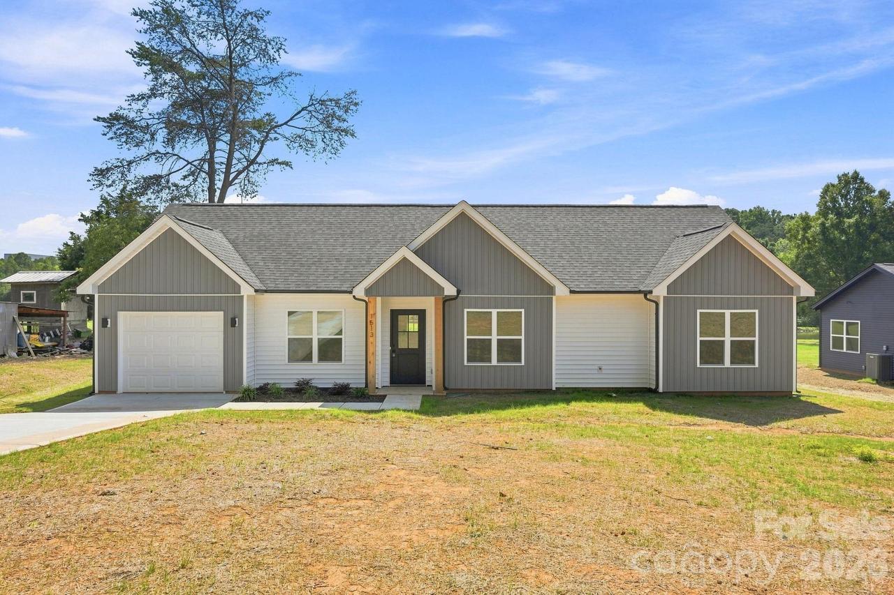 1513 Robin Rd., Newton, NC 28658
