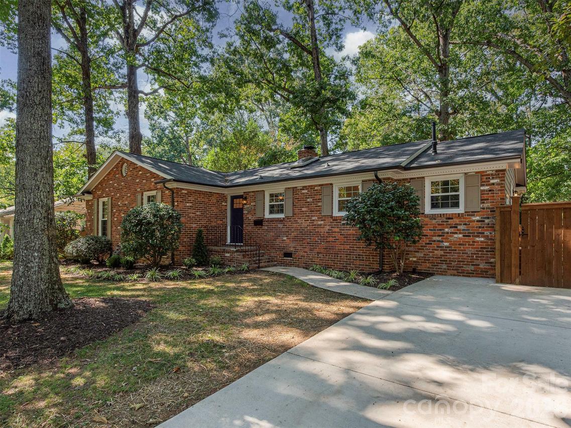 5524 Seacroft Rd., Charlotte, NC 28210