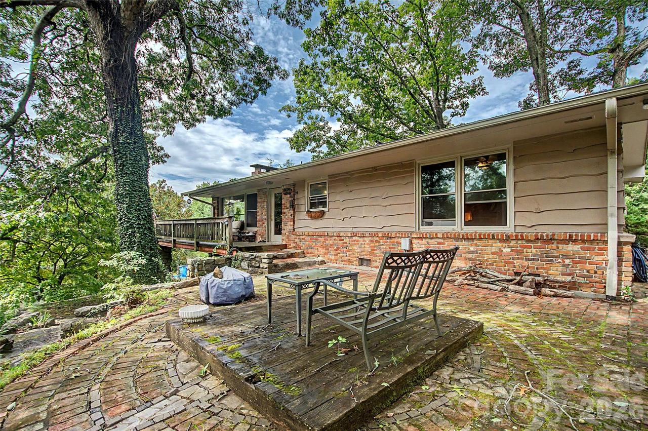 70 Dogwood Dr., Hendersonville, NC 28791