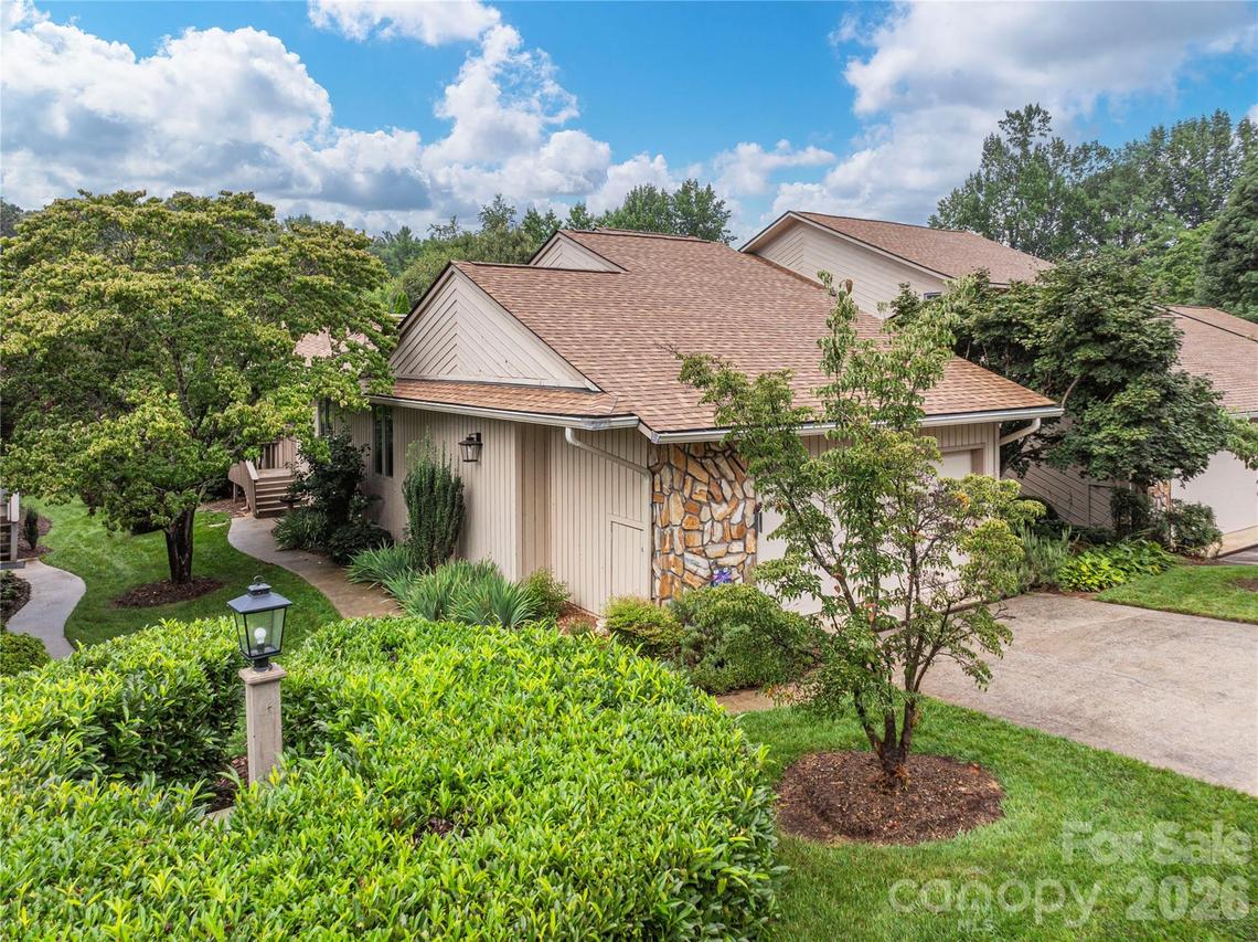 121 Deerlake Dr., Asheville, NC 28803
