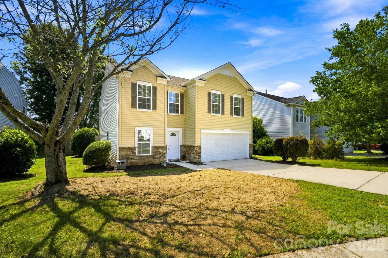 117 Farm Springs Dr., Mount Holly, NC 28120