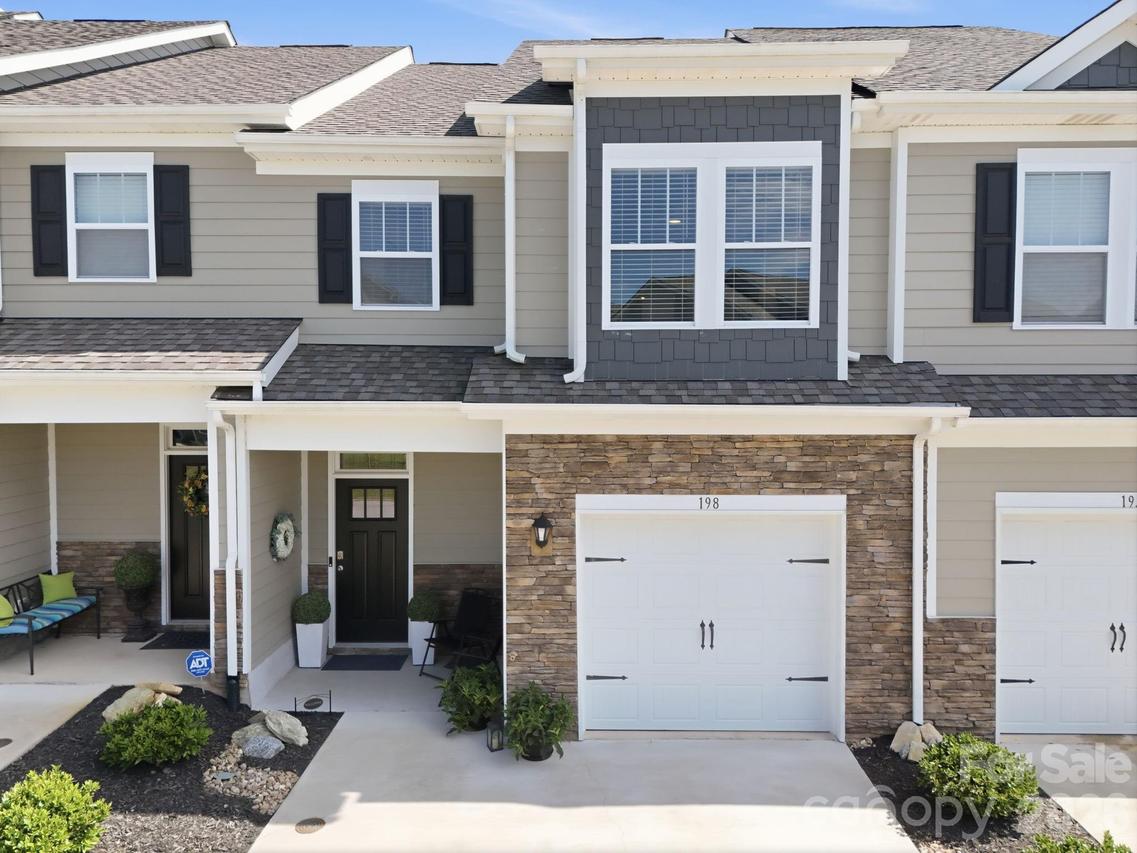 198 Creekview Rd., Hendersonville, NC 28792