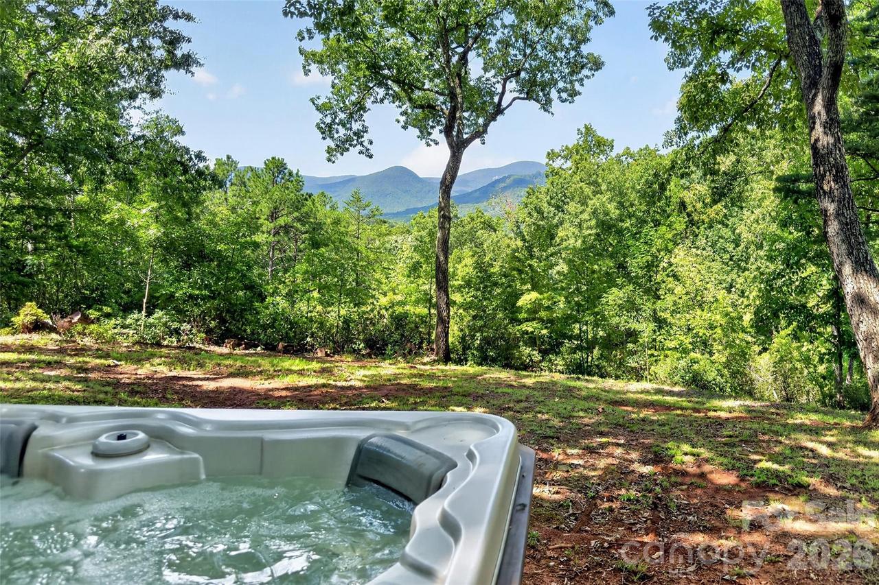 128 Pearson Cir., Lake Lure, NC 28746