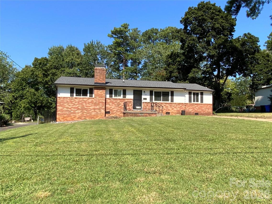 325 Glenwood Dr., Mooresville, NC 28115