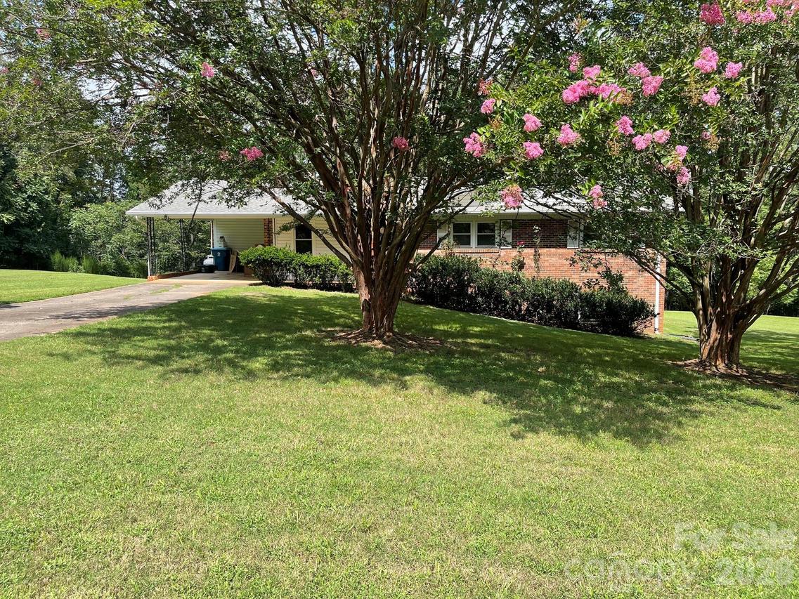 187 River Hills Dr., Forest City, NC 28043