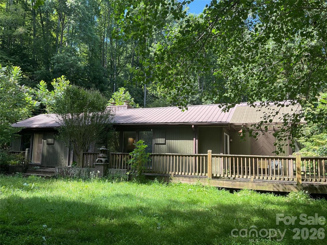 636 Dark Hollow Rd., Elk Park, NC 28622